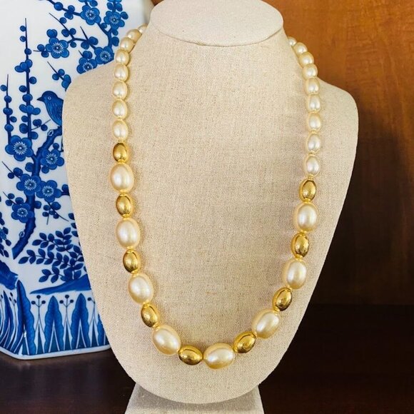 Vintage Napier Graduated Faux Pearl and Gold Beaded Necklace Pearl Revival - Picture 1 of 3